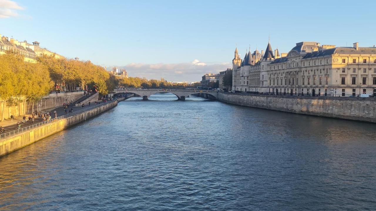 Appartamento Urban Flat 128 - Art Rock 4bdr Flat Near Champs-elysees Parigi
